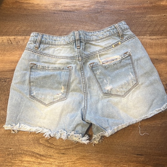KanCan Multi-Color Thread Distressed Shorts- Lilliana Wash - Picture 6 of 8